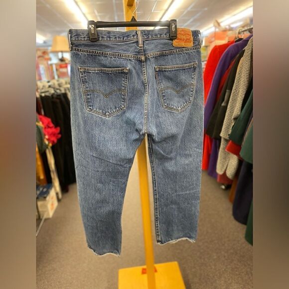 Levi Men 38x30 Style 501 Jeans - Picture 4 of 5